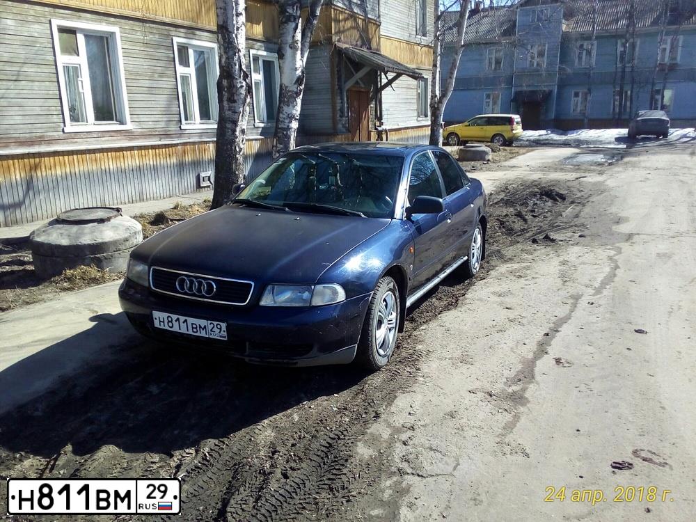 Фото автомобиля AUDI A4, 1995 — госномер Т333СН50. Цвет: ТЕМНО-СИНИЙ