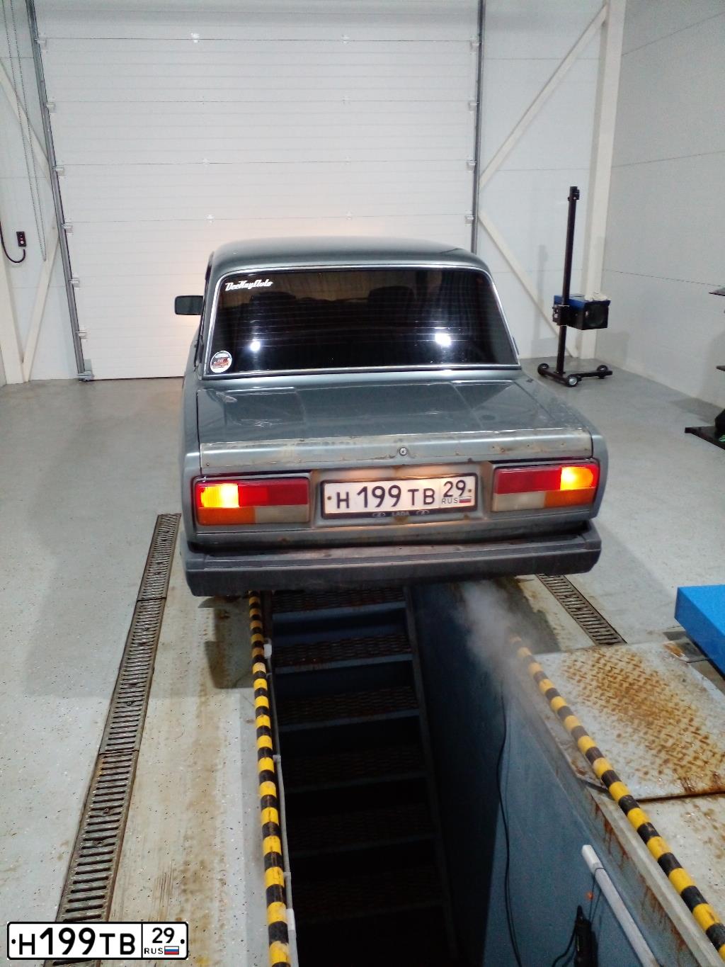 Фото автомобиля LADA 2107 LADA, 2010 — госномер Н199ТВ29. Цвет: СЕРО-ЗЕЛЕНЫЙ