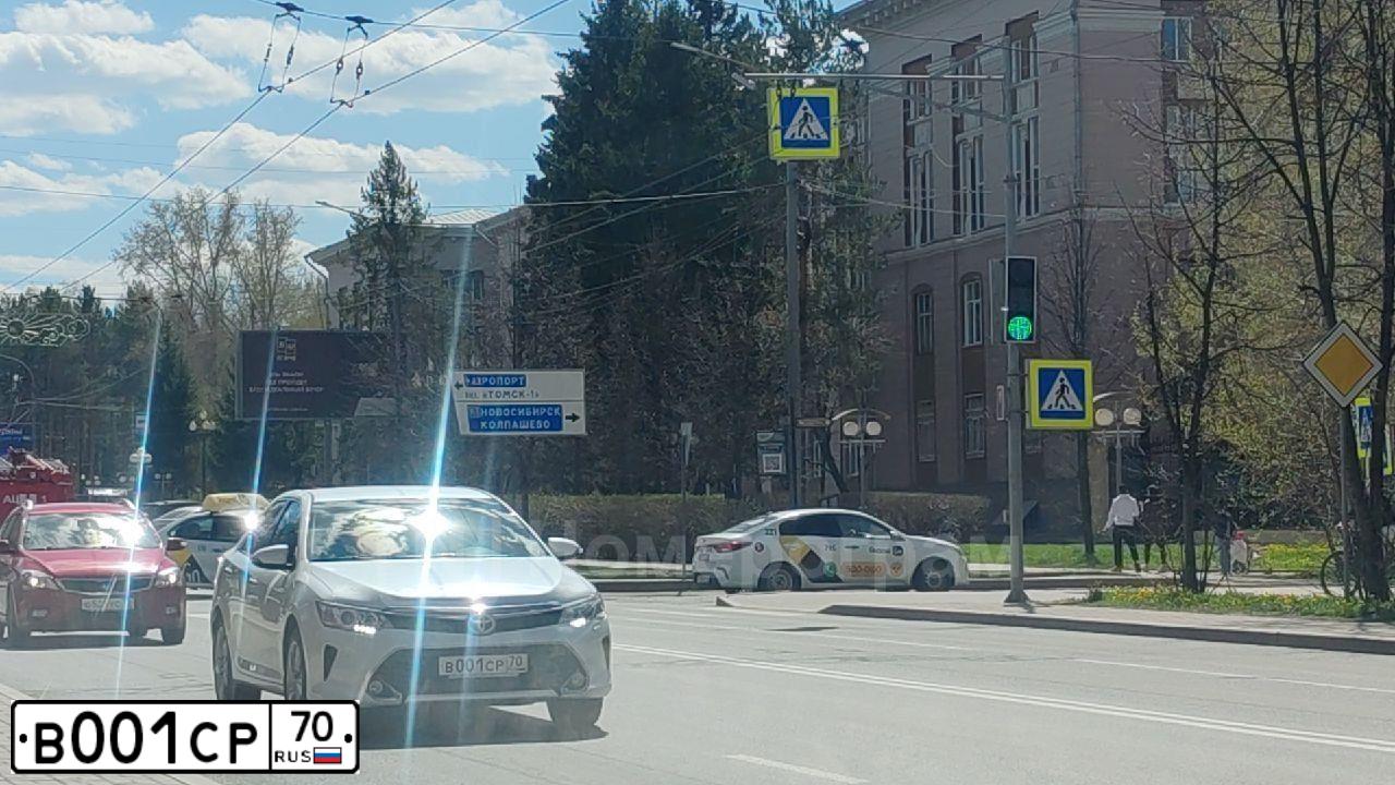 Фото автомобиля NISSAN ALMERA, 2005 — госномер К692ТР22. Цвет: ТЕМНО-КРАСНЫЙ