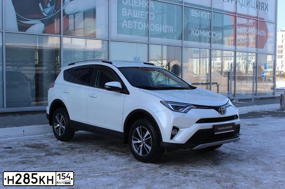 Фото автомобиля TOYOTA RAV4, 2019 — госномер Н285КН154. Цвет: БЕЛЫЙ ПЕРЛАМУТР
