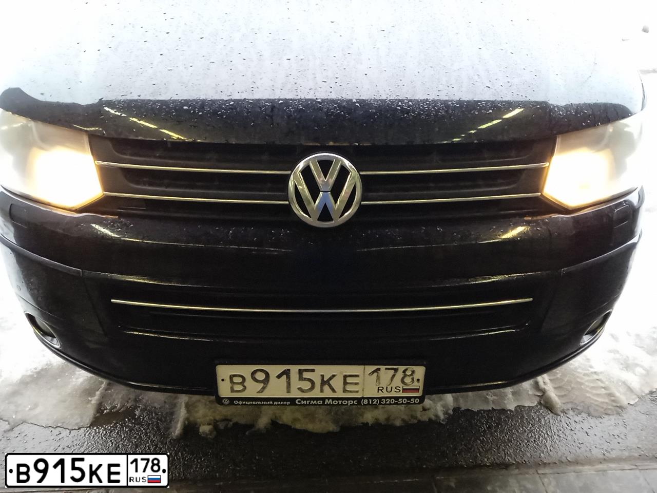 Фото автомобиля VOLKSWAGEN MULTIVAN, 2011 — госномер В915КЕ178. Цвет: ЧЕРНЫЙ