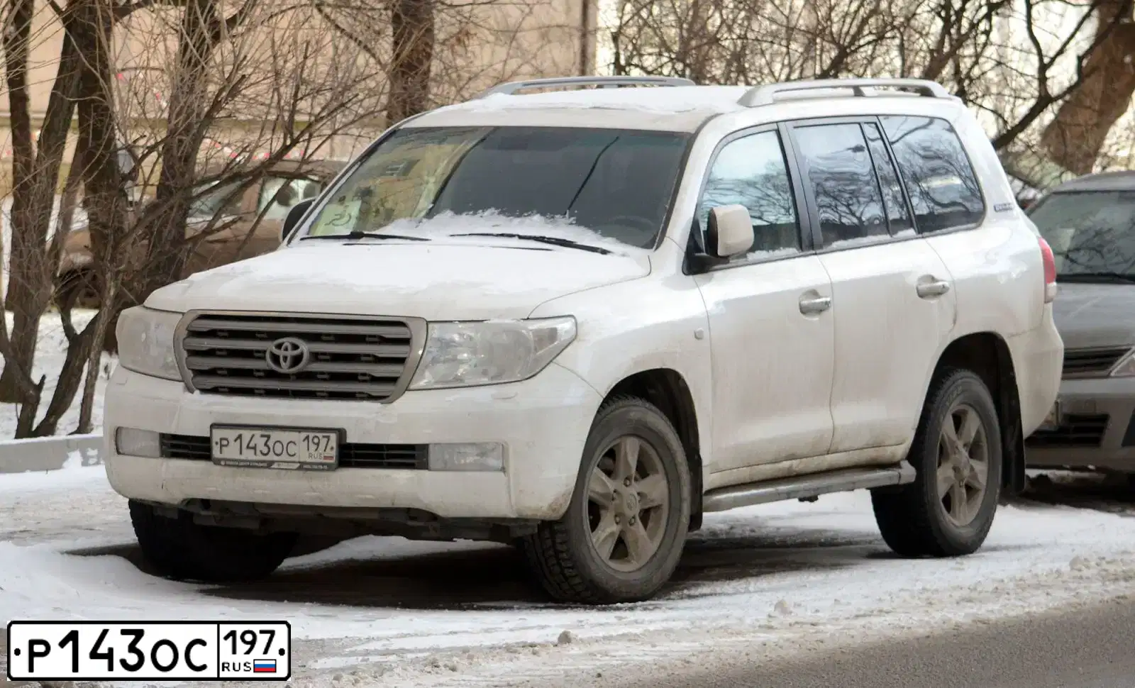 Фото автомобиля TOYOTA LANDCRUISER 200, 2011 — госномер Р143ОС197. Цвет: БЕЛЫЙ