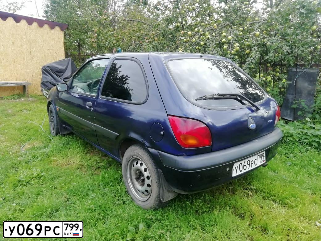 Фото автомобиля FORD FIESTA / ASPIRE, 2000 — госномер У069РС799. Цвет: синий