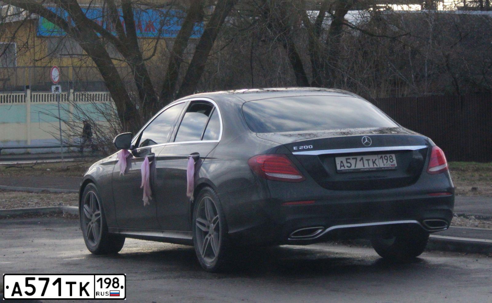 Фото автомобиля MERCEDES-BENZ E200, 2018 — госномер Х266УО55. Цвет: ЧЕРНЫЙ