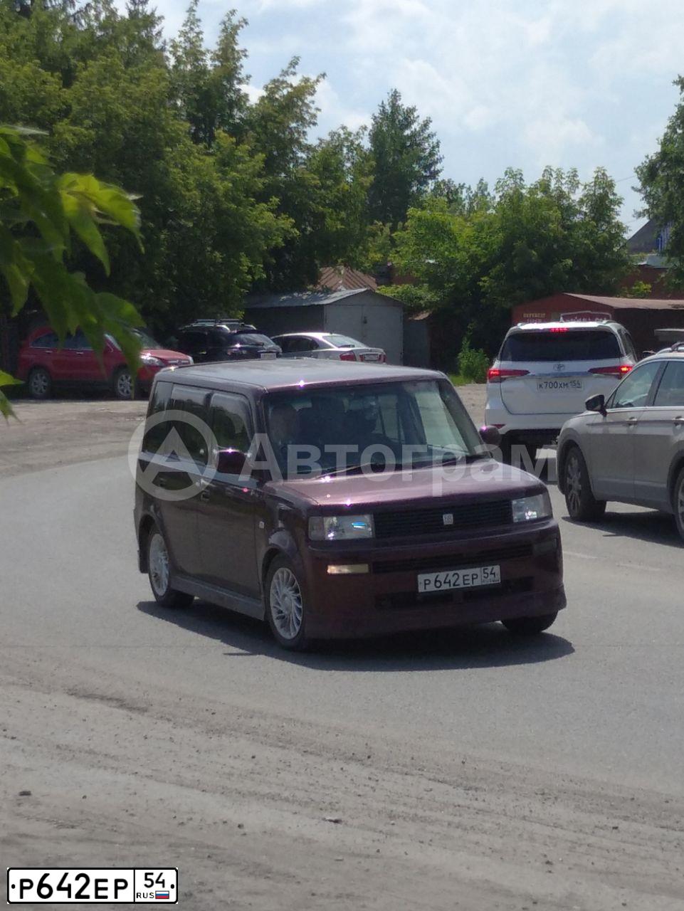Фото автомобиля TOYOTA BB, 2001 — госномер Р642ЕР54