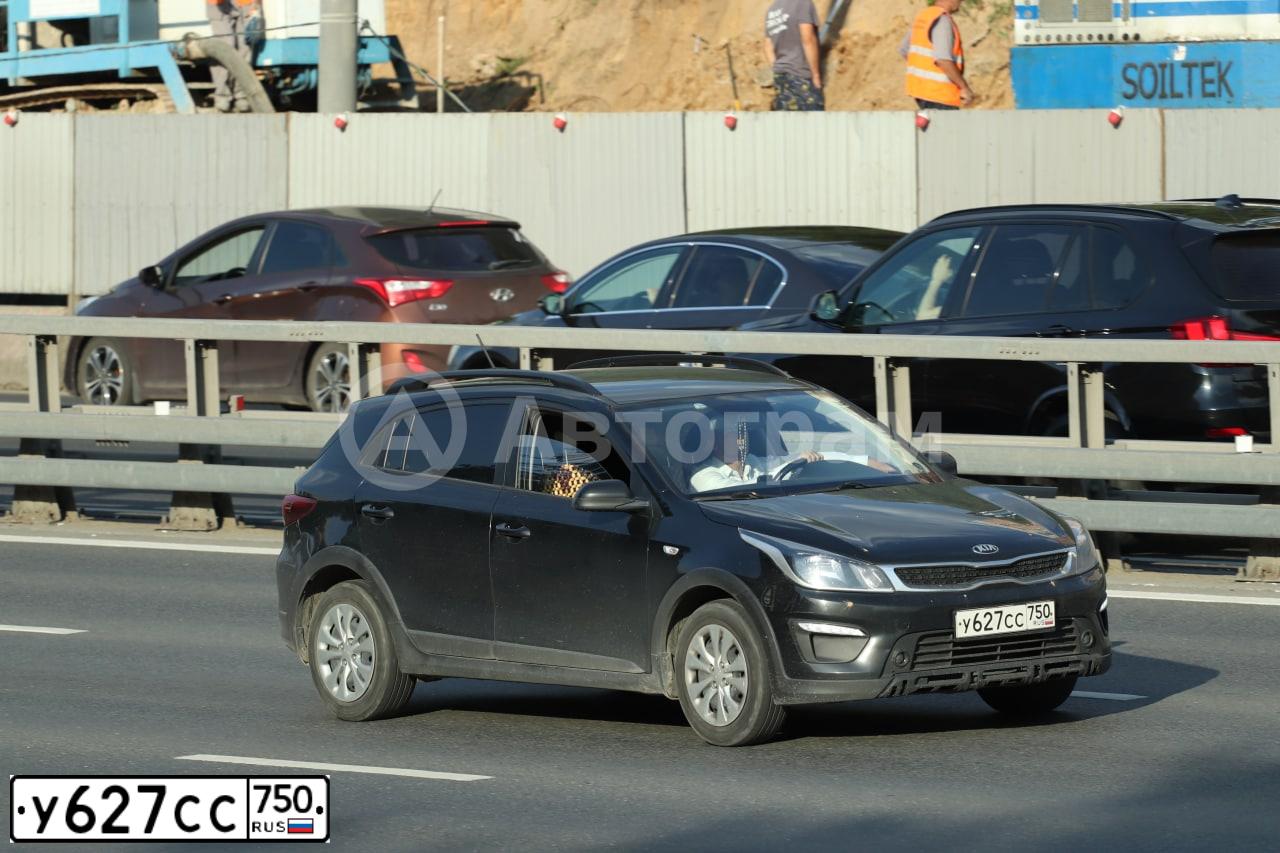 Фото автомобиля KIA RIO, 2018 — госномер У627СС750. Цвет: ЧЕРНЫЙ