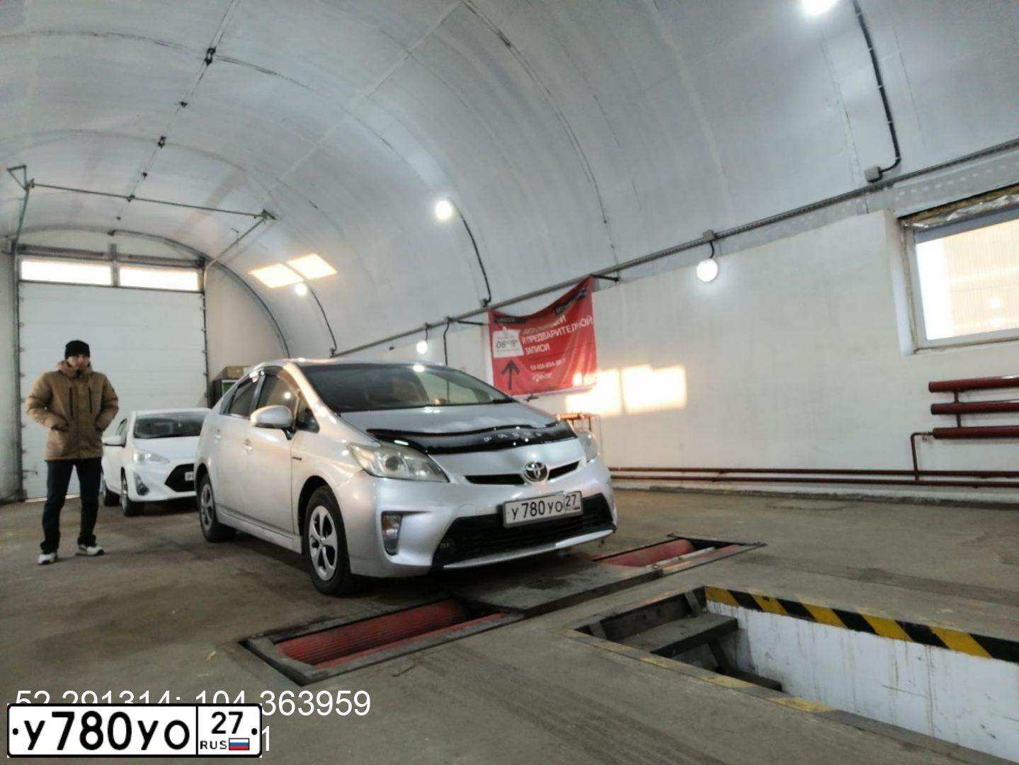 Фото автомобиля TOYOTA PRIUS, 2012 — госномер К021НН138