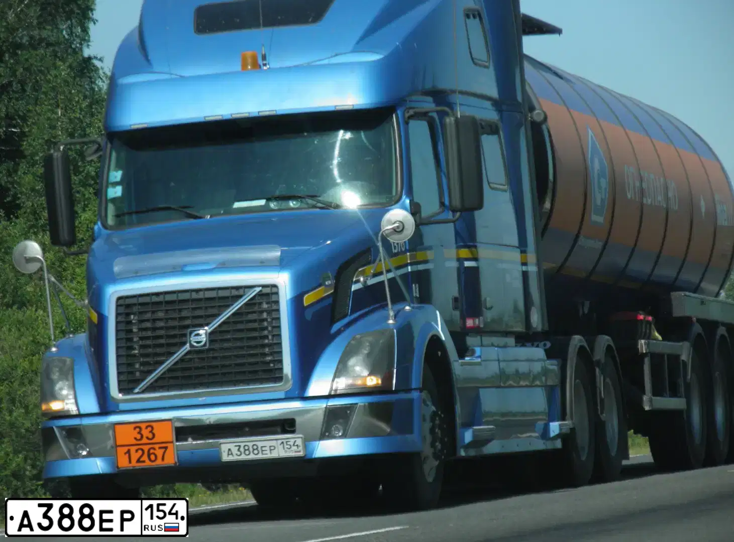 Фото автомобиля VOLVO SERIE VNL /6X4/, 2008 — госномер С175РР70. Цвет: синий