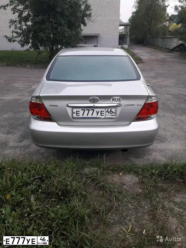 Фото автомобиля TOYOTA CAMRY, 2004 — госномер Е777УЕ46. Цвет: СЕРЕБРИСТЫЙ