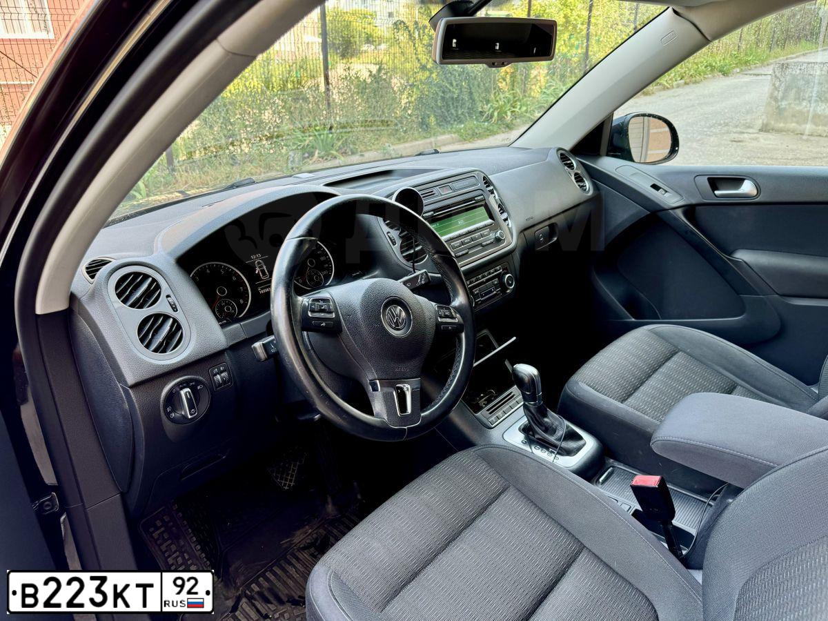 Фото автомобиля VOLKSWAGEN TIGUAN, 2014 — госномер А911СМ92. Цвет: ЧЕРНЫЙ