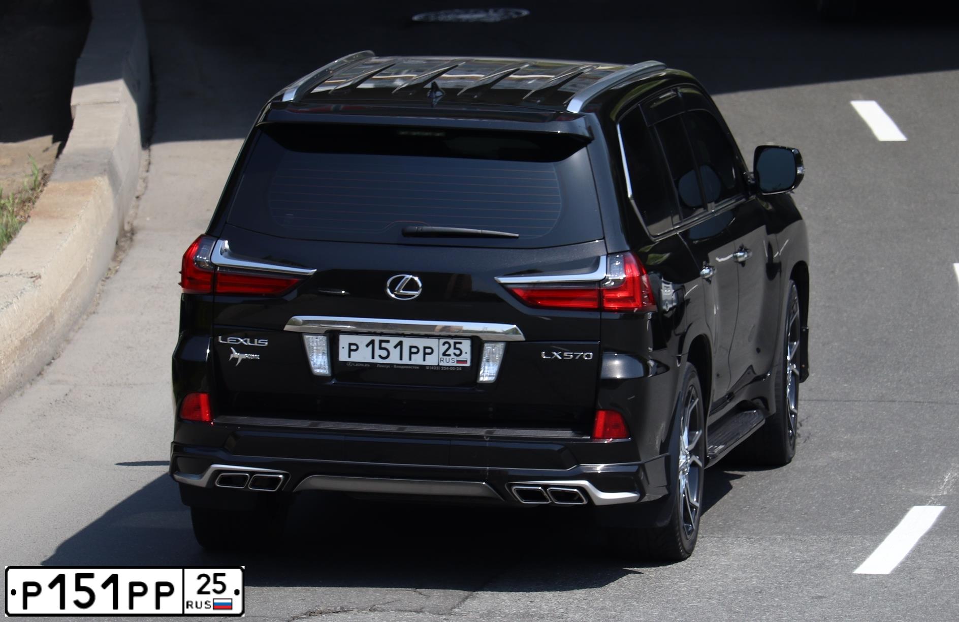 Фото автомобиля LEXUS LX, 2016 — госномер А001УЕ125. Цвет: ЧЕРНЫЙ