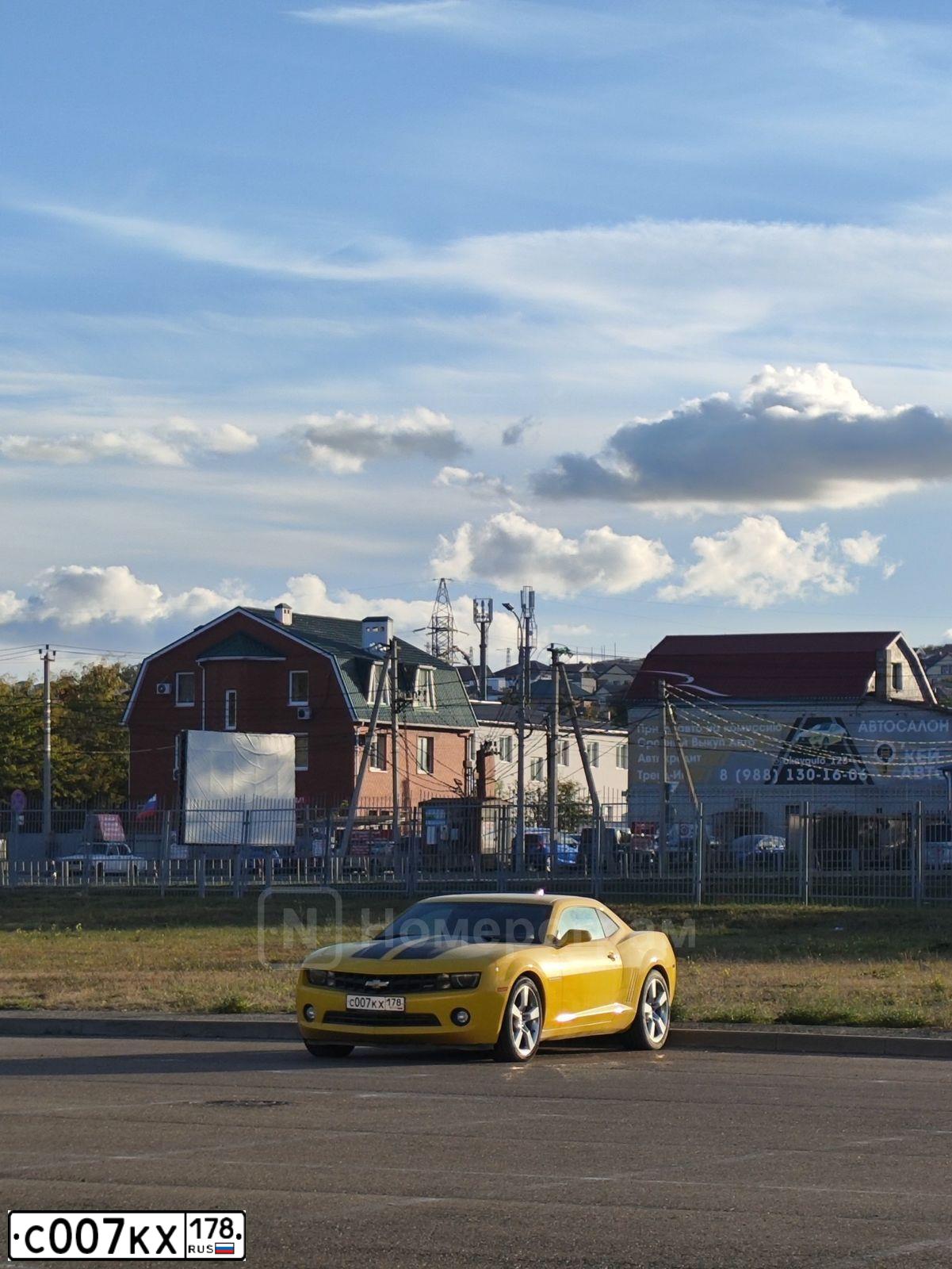 Фото автомобиля CHEVROLET CAMARO, 2013 — госномер С007КХ178. Цвет: ЖЕЛТЫЙ