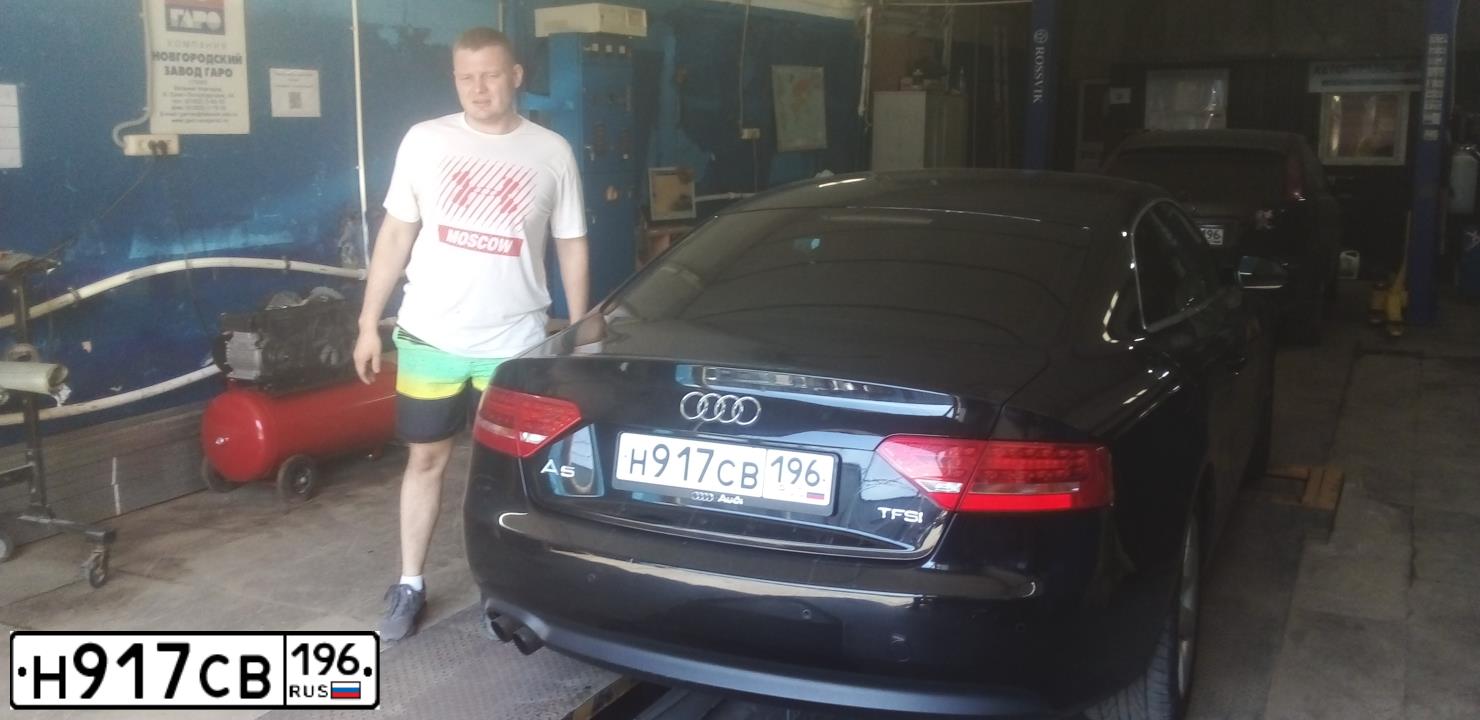 Фото автомобиля AUDI A5, 2011 — госномер Е900УА196. Цвет: ЧЕРНЫЙ