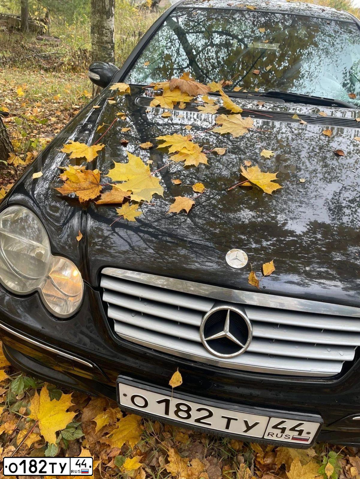 Фото автомобиля MERCEDES C-KLASSE, 2006 — госномер О182ТУ44. Цвет: ЧЕРНЫЙ