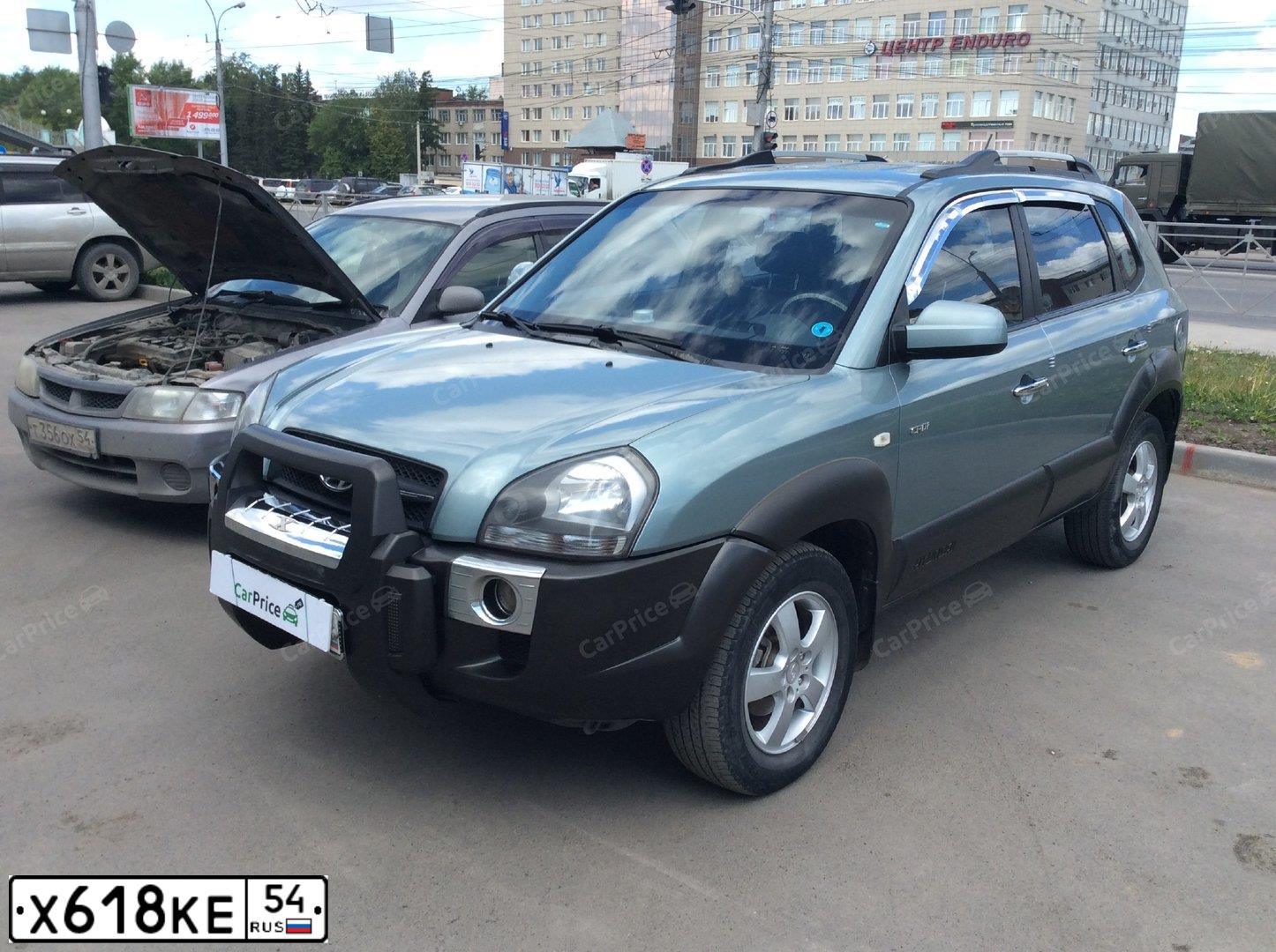 Фото автомобиля HYUNDAI TUCSON, 2004 — госномер О608АУ198. Цвет: голубой