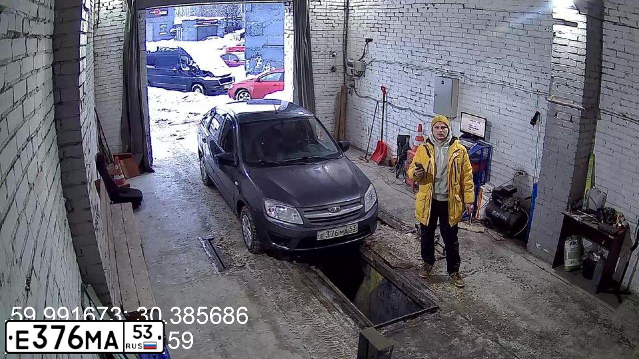 Фото автомобиля ЛАДА ГРАНТА 219170, 2017 — госномер К952НУ147. Цвет: серебристо-темно-серый