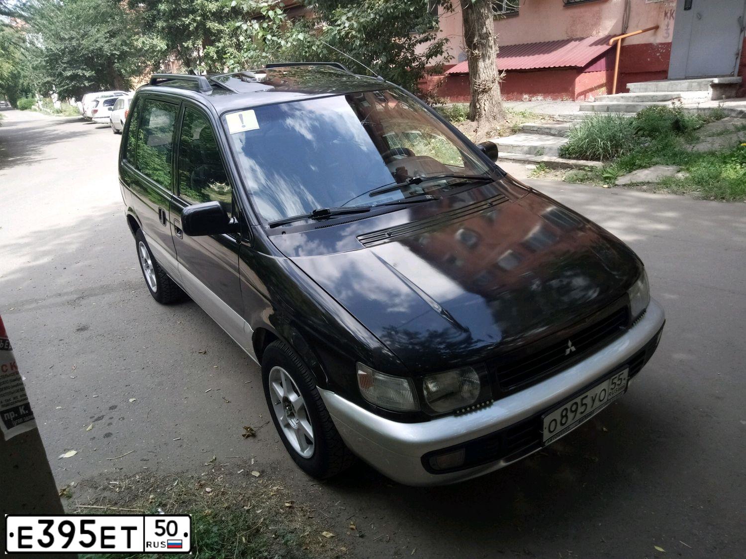 Фото автомобиля TOYOTA RAV4, 2011 — госномер Е395ЕТ50. Цвет: ЧЕРНЫЙ