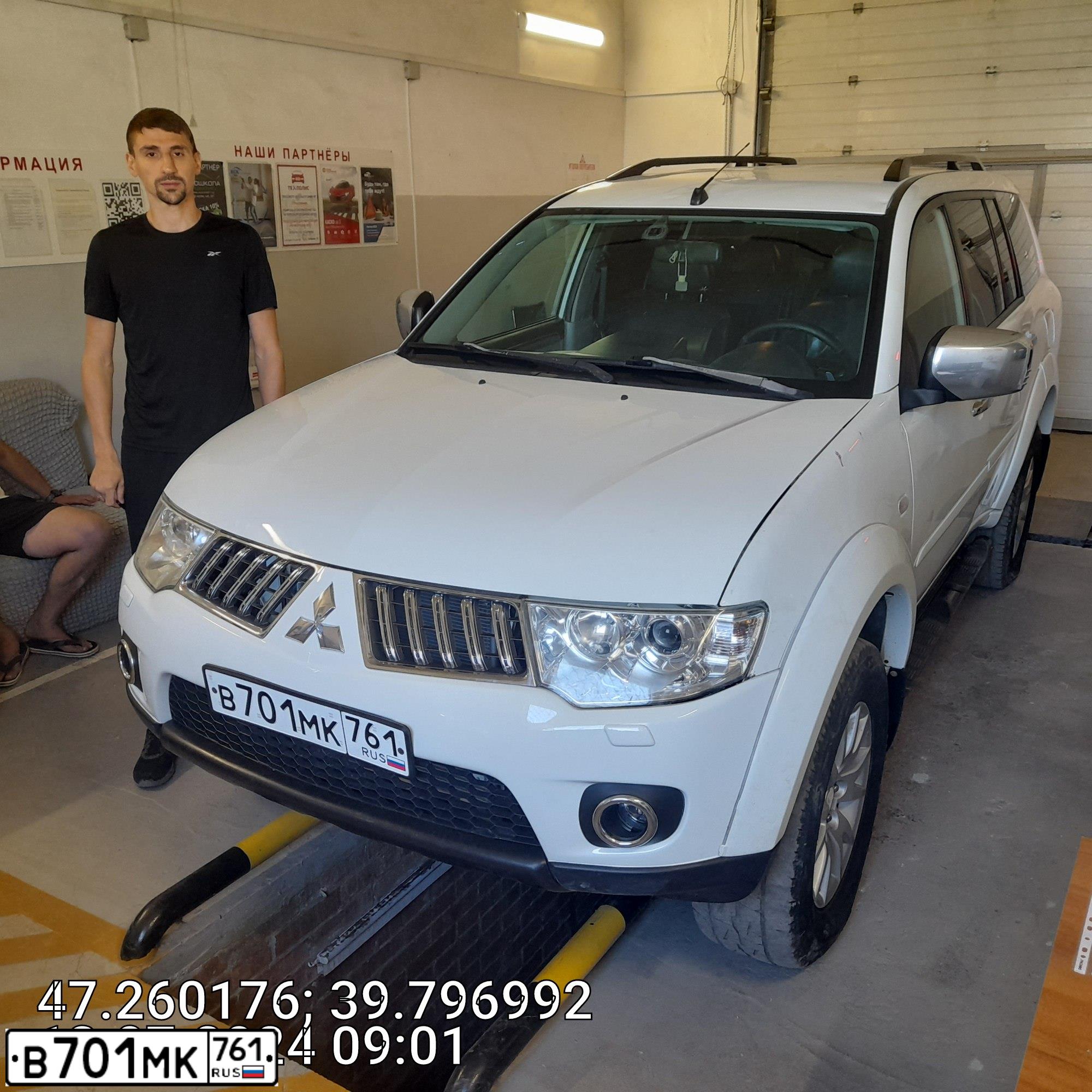 Фото автомобиля MITSUBISHI PAJERO SPORT, 2010 — госномер В701МК761. Цвет: Белый