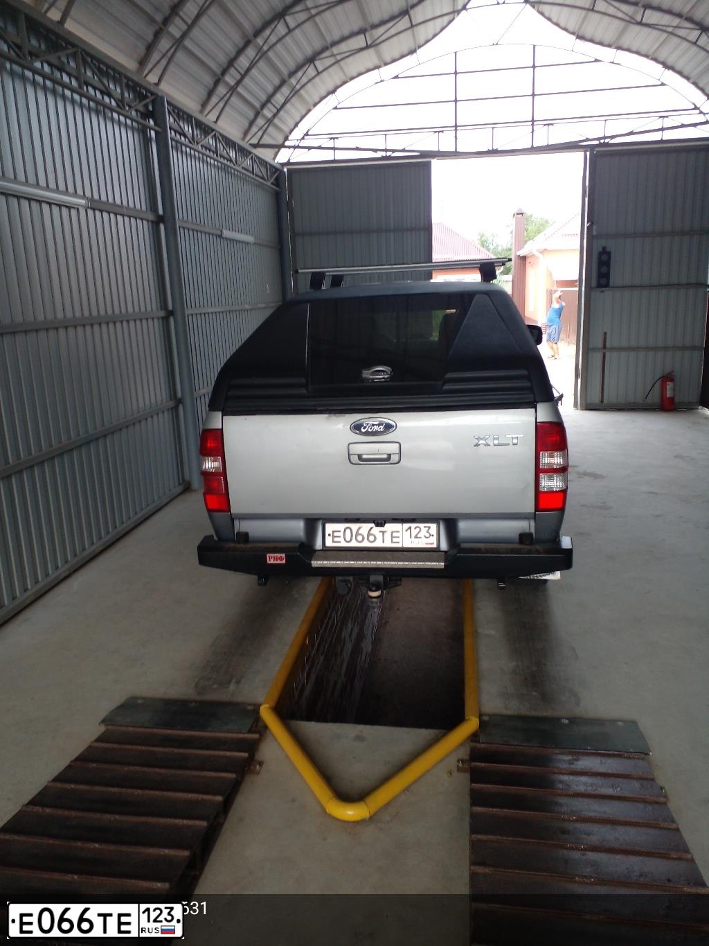 Фото автомобиля FORD RANGER, 2008 — госномер Е066ТЕ123. Цвет: Серебристый