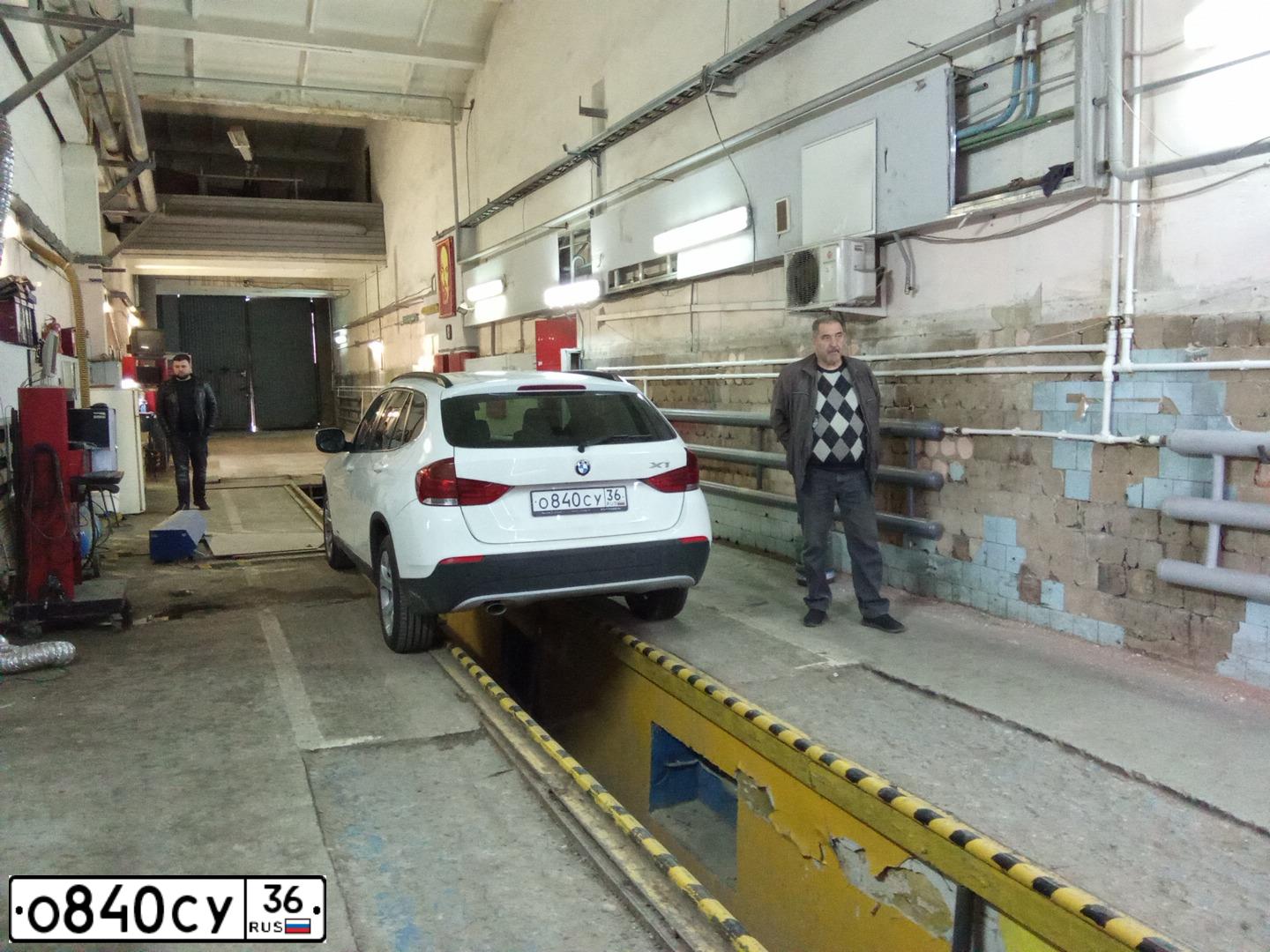 Фото автомобиля BMW X1, 2010 — госномер В487ТО69. Цвет: Белый