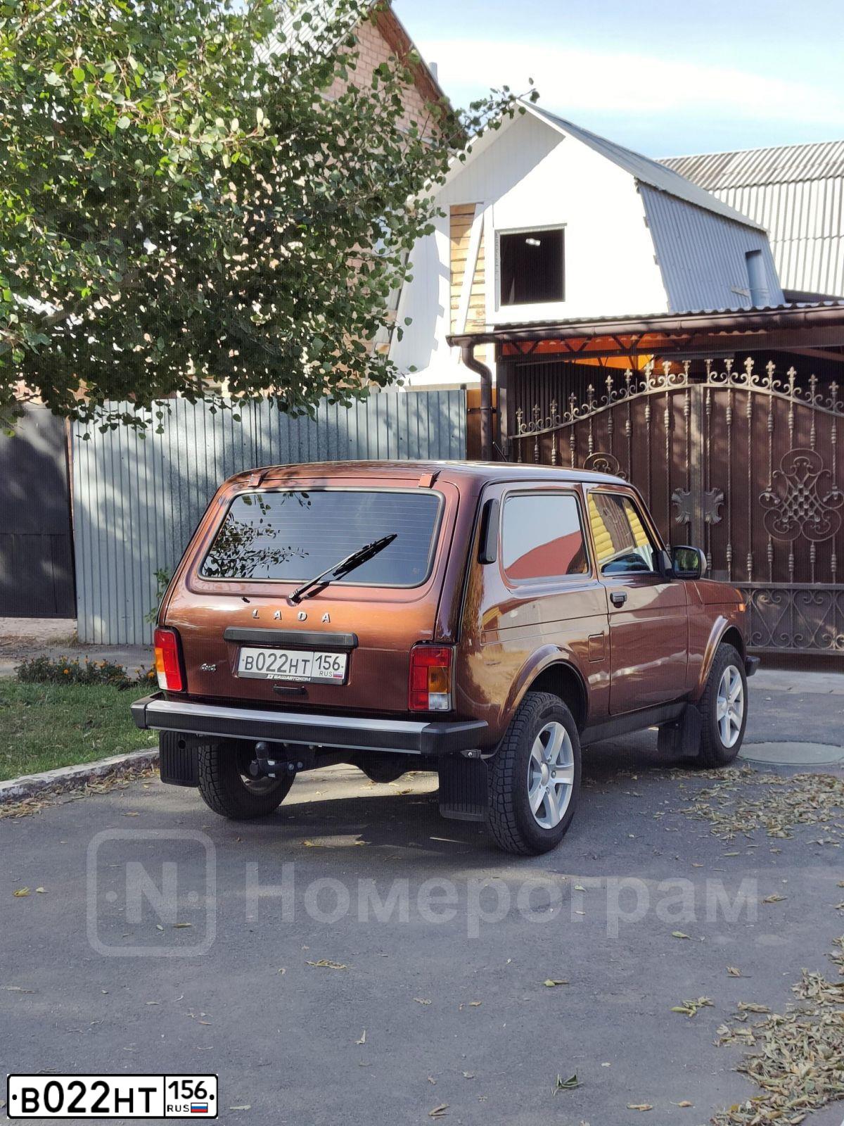 Фото автомобиля LADA 2121 NIVA, 2020 — госномер В022НТ156. Цвет: Коричневый
