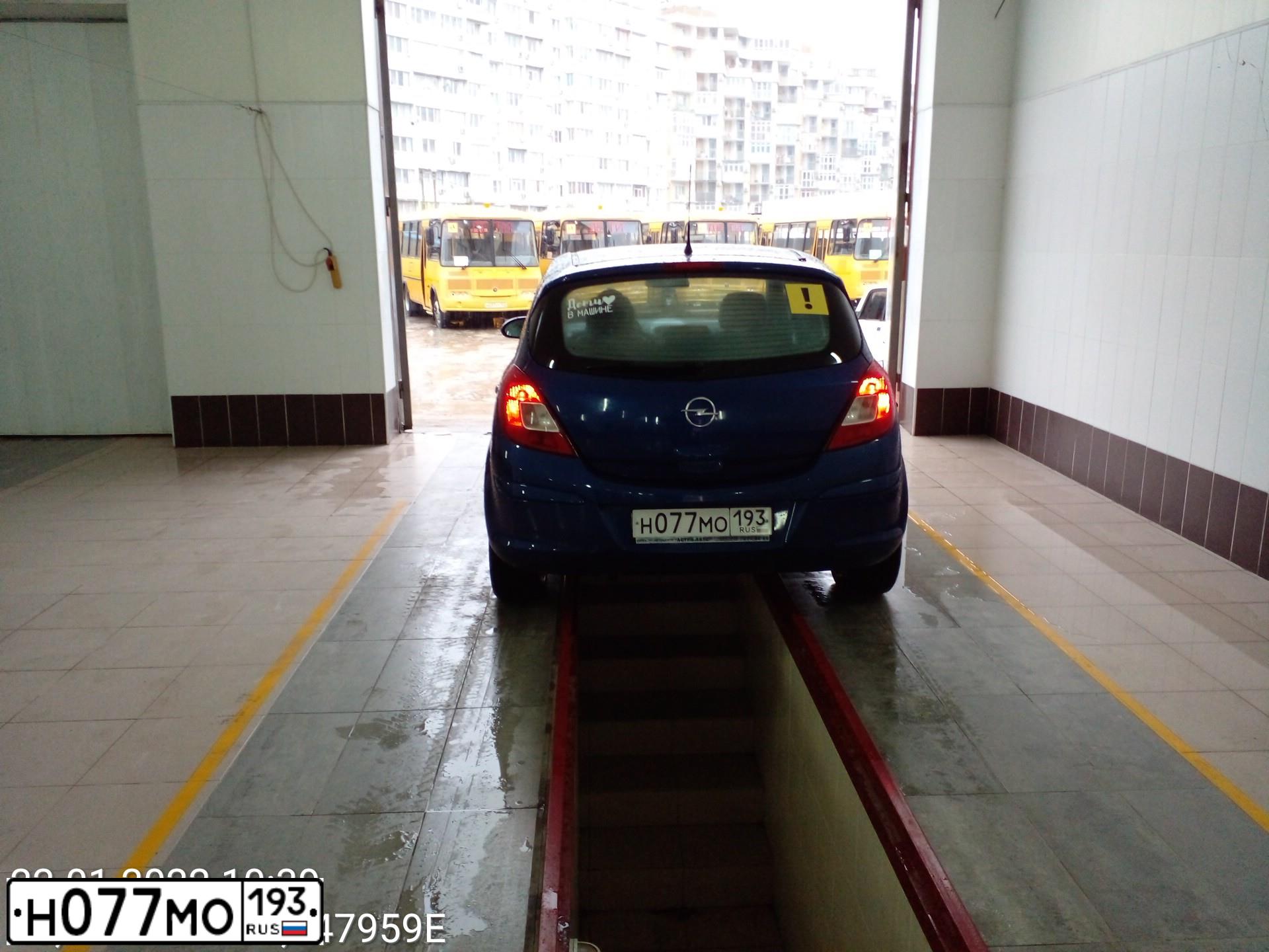 Фото автомобиля OPEL CORSA, 2008 — госномер Н077МО193. Цвет: синий