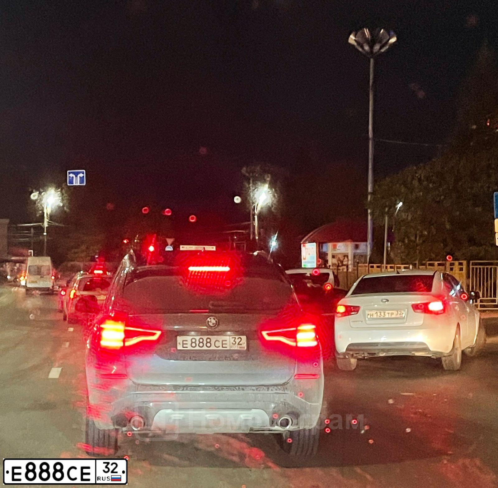 Фото автомобиля KIA MAGENTIS / OPTIMA, 2017 — госномер Е888СЕ32. Цвет: Коричневый