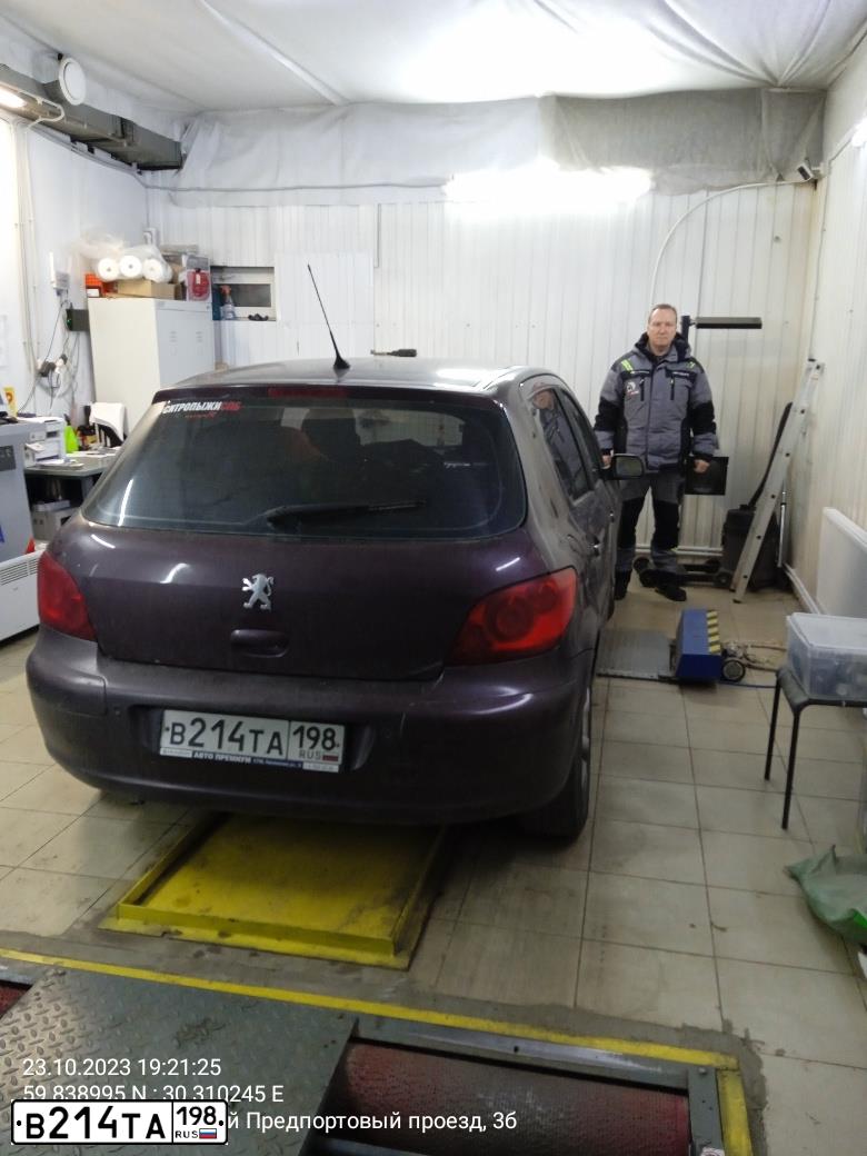Фото автомобиля PEUGEOT 307, 2005 — госномер С073КУ198. Цвет: ФИОЛЕТОВЫЙ
