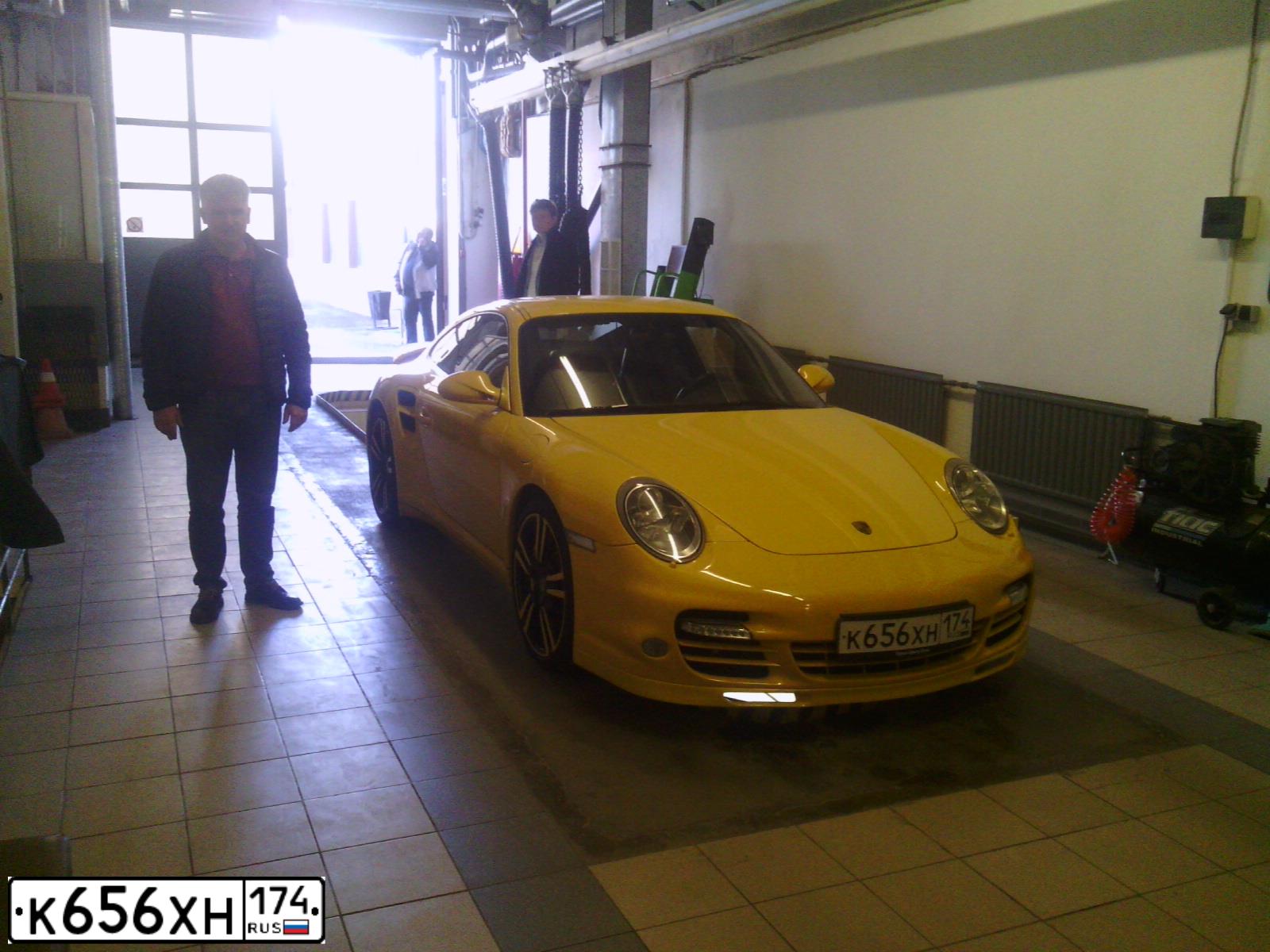 Фото автомобиля PORSCHE 911 TURBO, 2012 — госномер У174АА174. Цвет: ЖЁЛТЫЙ