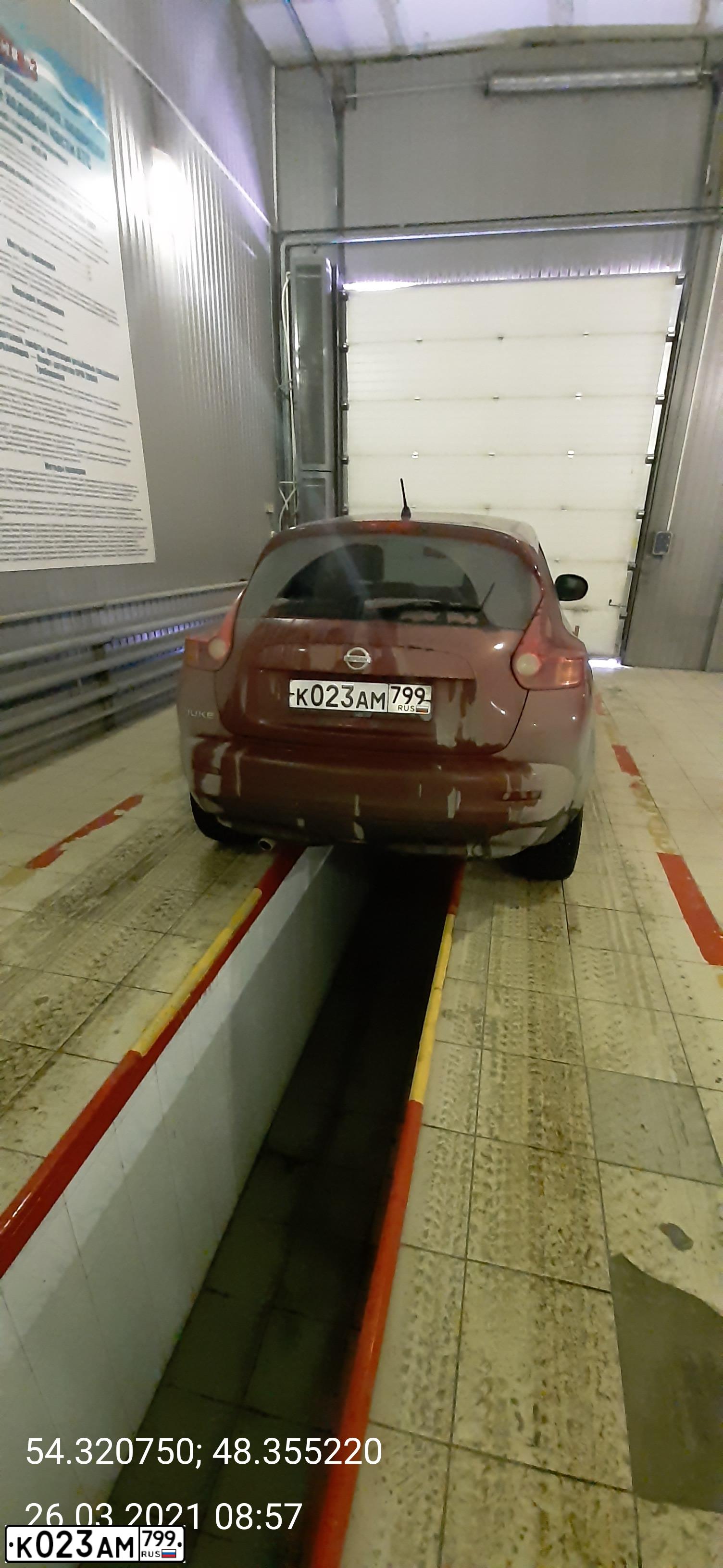 Фото автомобиля NISSAN JUKE, 2014 — госномер Х072ТМ73. Цвет: Красный