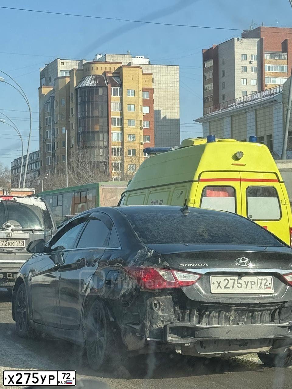 Фото автомобиля HYUNDAI SONATA, 2011 — госномер Х275УР72. Цвет: ЧЕРНЫЙ