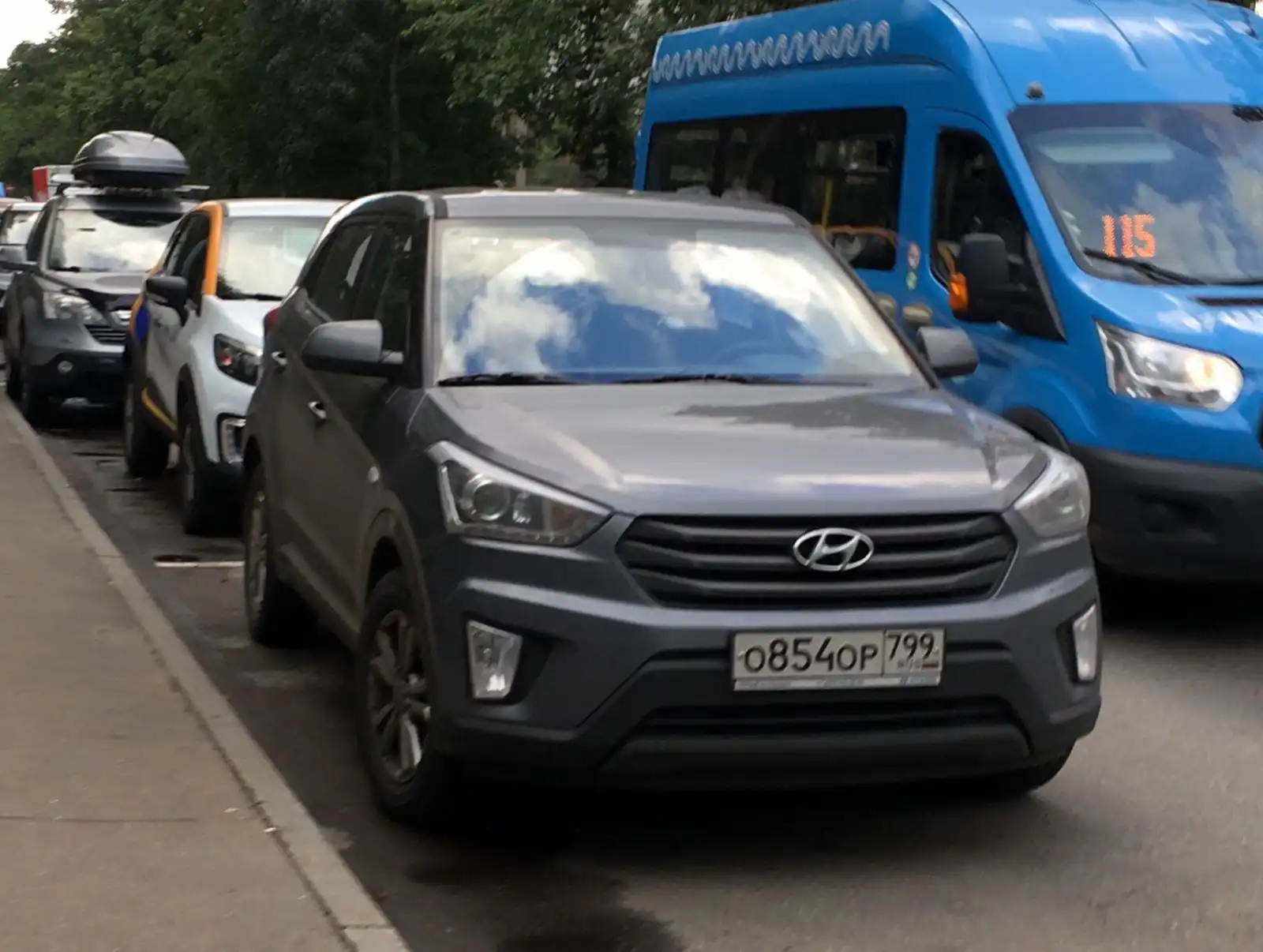 Фото автомобиля HYUNDAI CRETA, 2019 — госномер О854ОР799. Цвет: Серый