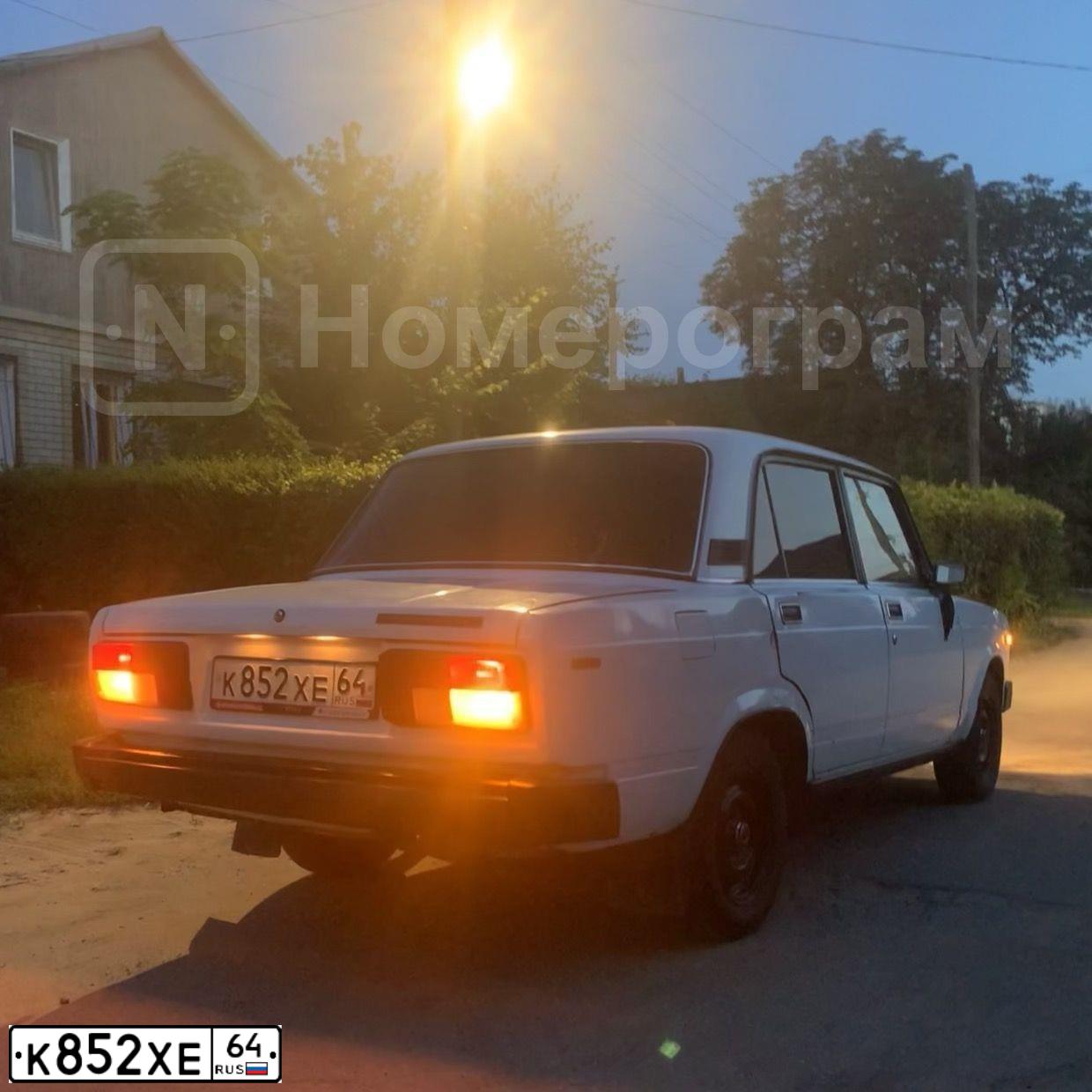 Фото автомобиля LADA 2105, 2004 — госномер К852ХЕ64. Цвет: ЯРКО БЕЛЫЙ