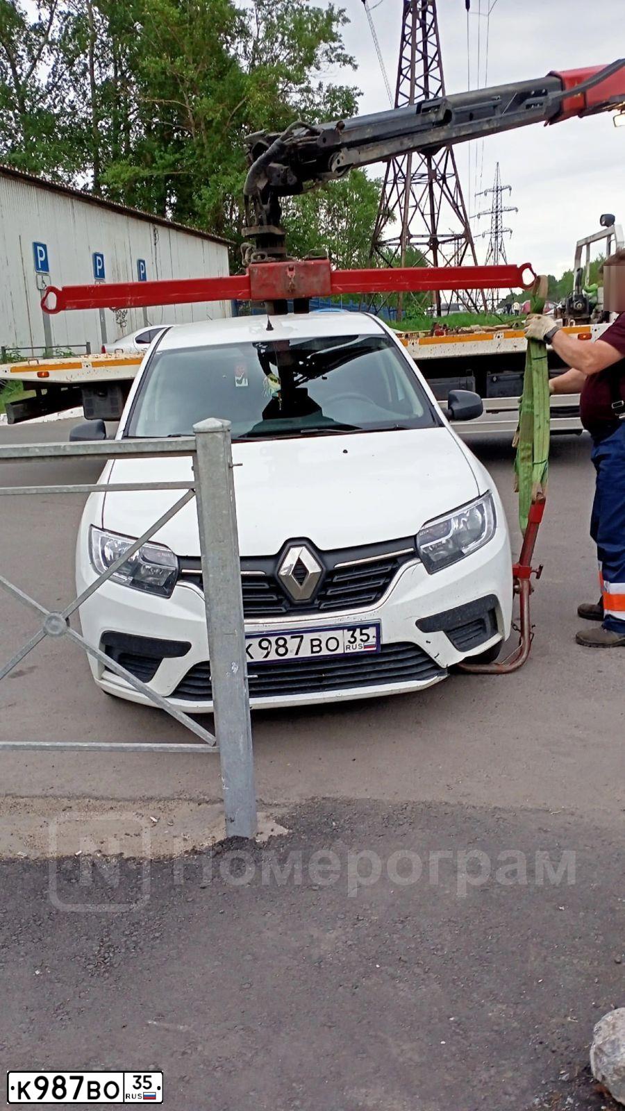 Фото автомобиля RENAULT LOGAN, 2018 — госномер К987ВО35. Цвет: Белый