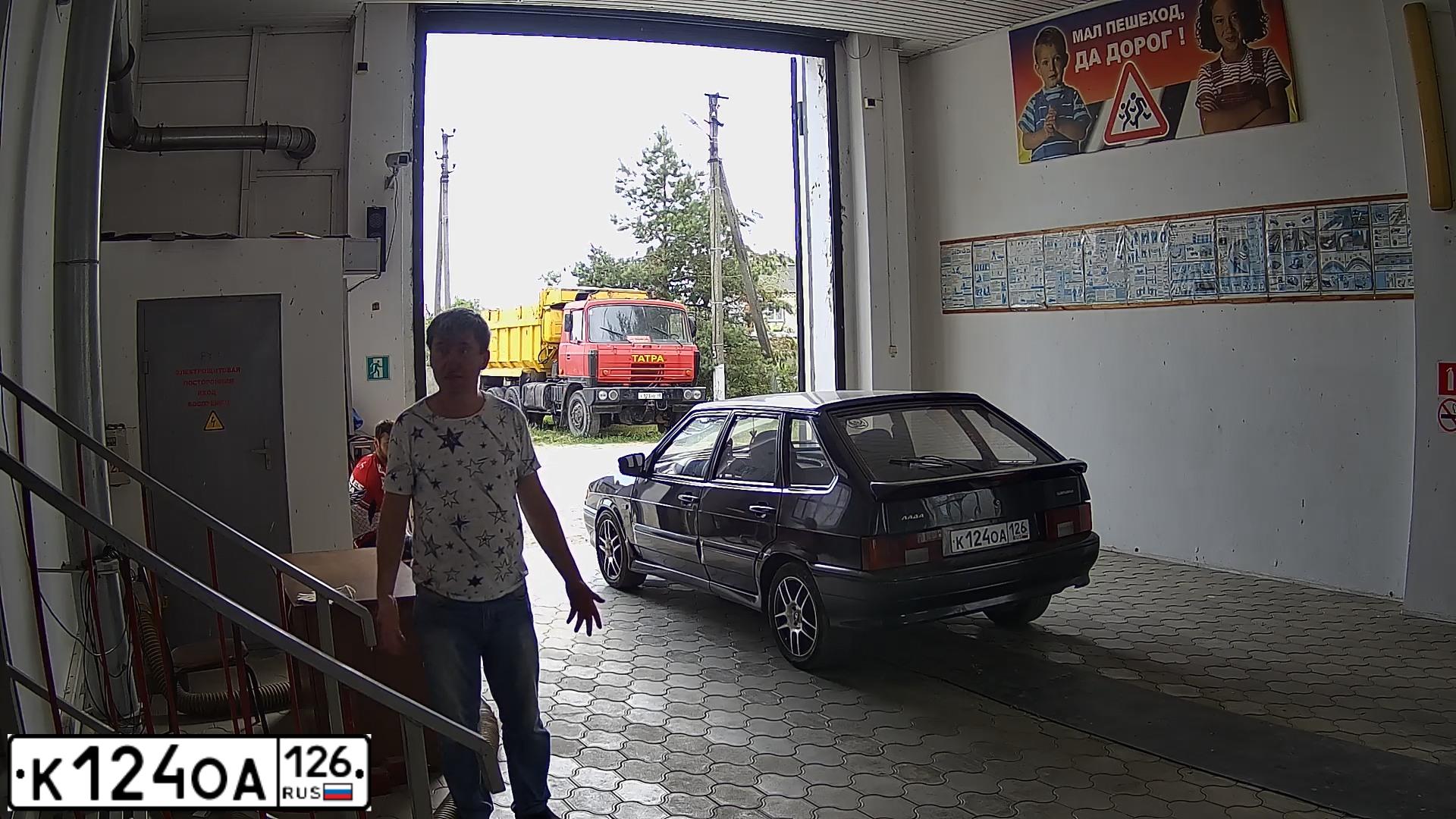 Фото автомобиля LADA 2114 SAMARA, 2005 — госномер М522ЕК193. Цвет: ГРАФИТОВЫЙ МЕТАЛЛИК
