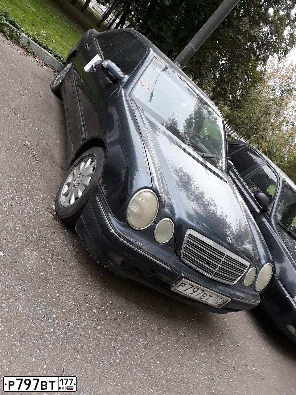 Фото автомобиля MERCEDES-BENZ E240, 2000 — госномер Е089СУ797. Цвет: СИНИЙ ТЕМНЫЙ