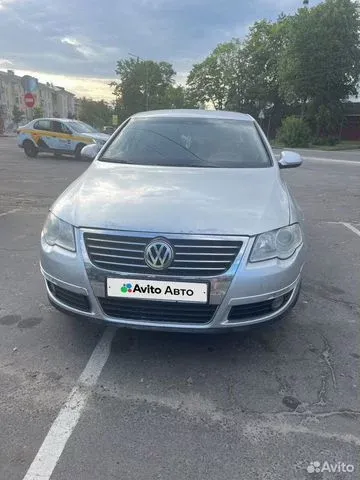 Фото автомобиля VOLKSWAGEN PASSAT, 2010 — госномер Х658МР193. Цвет: СЕРЕБРИСТЫЙ