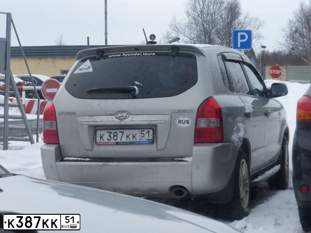 Фото автомобиля HYUNDAI TUCSON, 2008 — госномер К387КК51. Цвет: СЕРЕБРИСТЫЙ