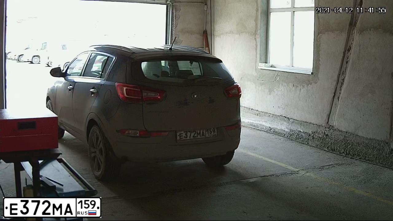 Фото автомобиля KIA SPORTAGE, 2011 — госномер Е372МА159. Цвет: СИНИЙ