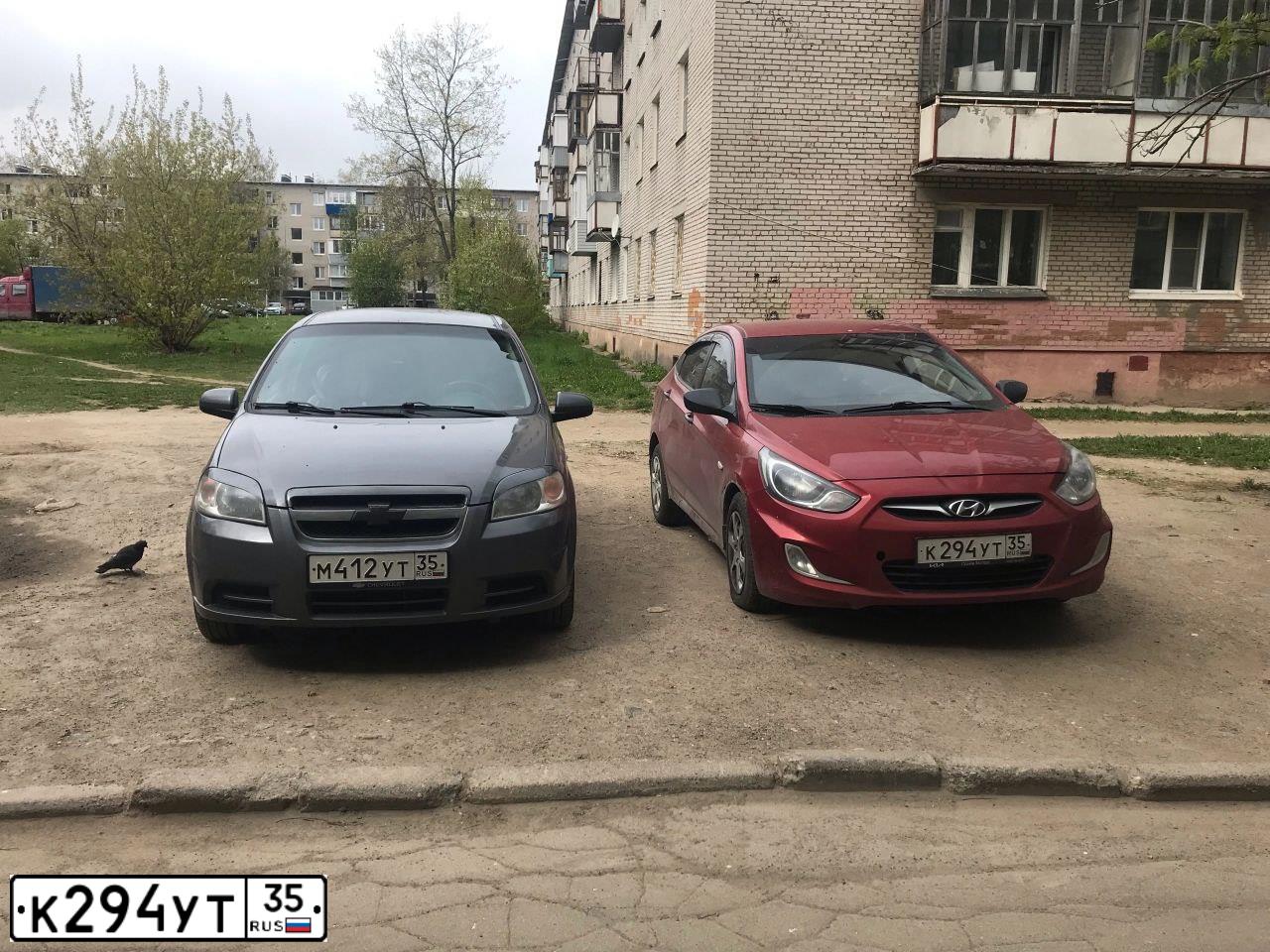 Фото автомобиля HYUNDAI SOLARIS, 2012 — госномер К294УТ35. Цвет: КРАСНЫЙ ГРАНАТ
