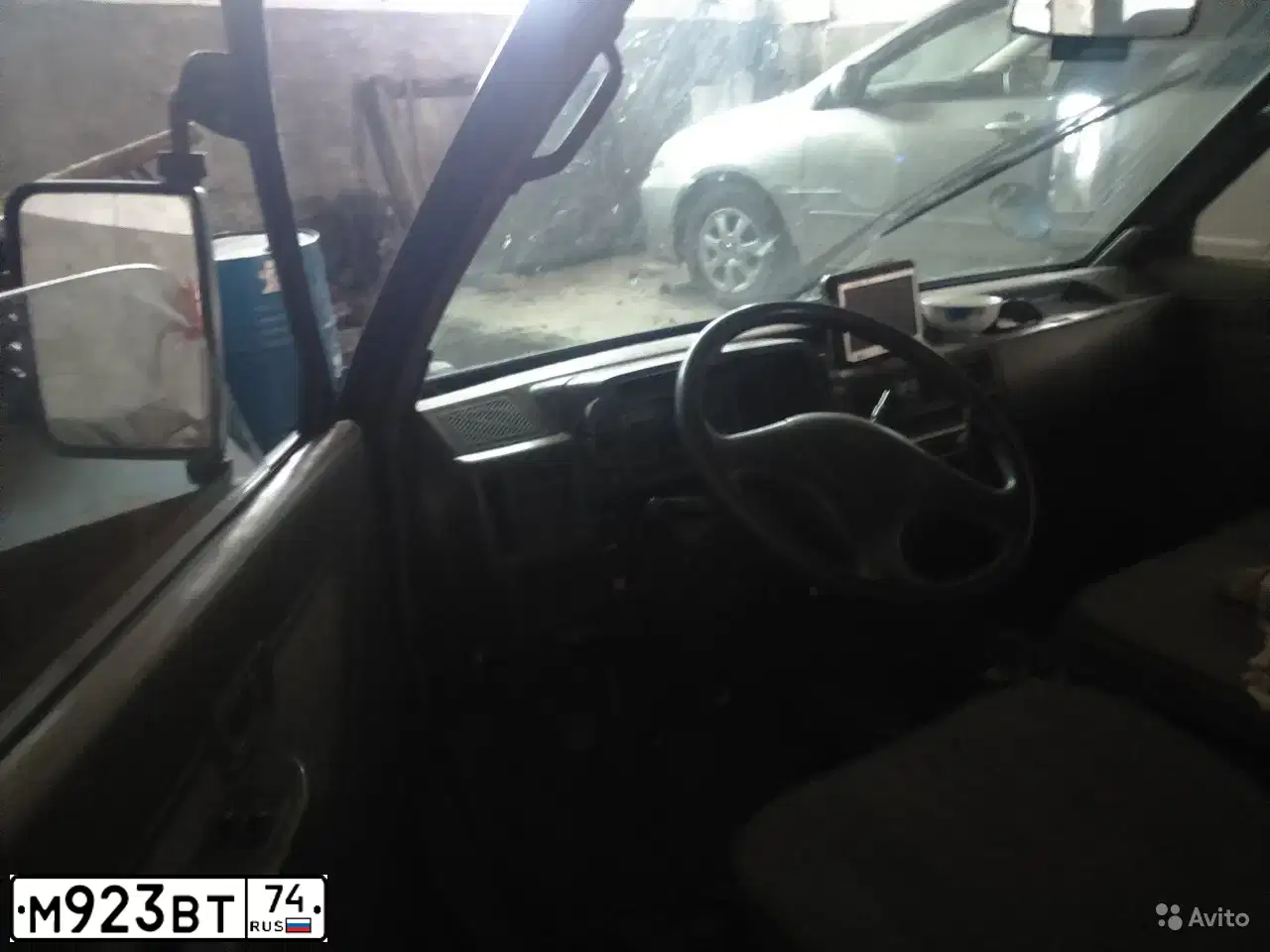 Фото автомобиля KIA BESTA, 1996 — госномер М923ВТ74. Цвет: Темно-синий