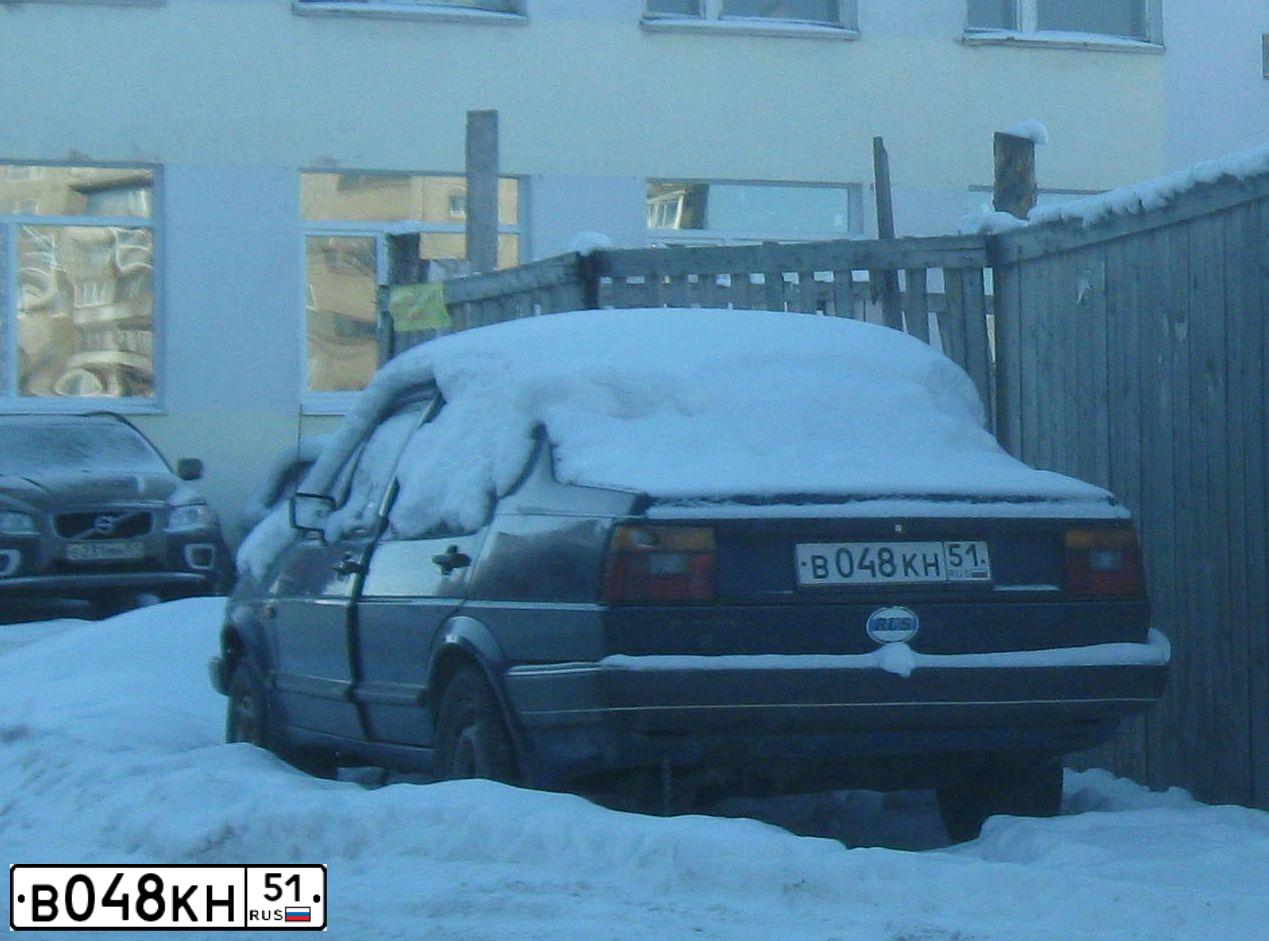 Фото автомобиля VOLKSWAGEN JETTA, 1985 — госномер В048КН51. Цвет: СИНИЙ