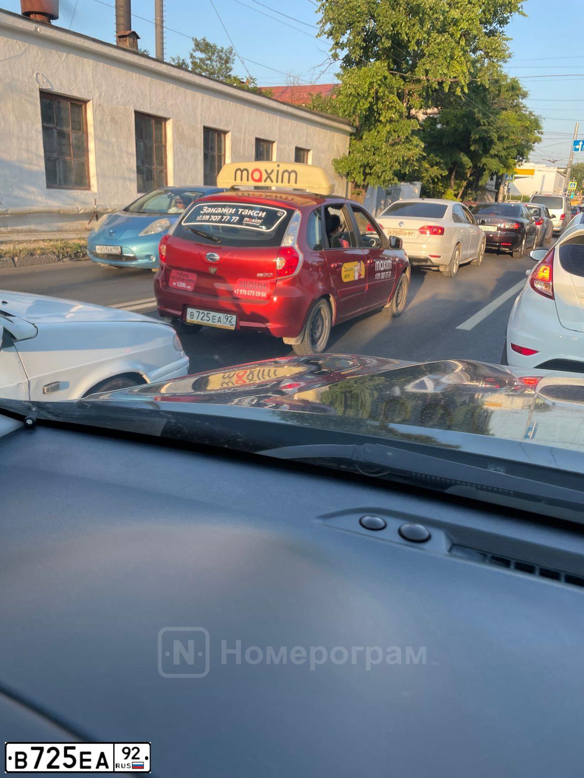 Фото автомобиля DATSUN MI-DO, 2015 — госномер В725ЕА92. Цвет: Оранжевый