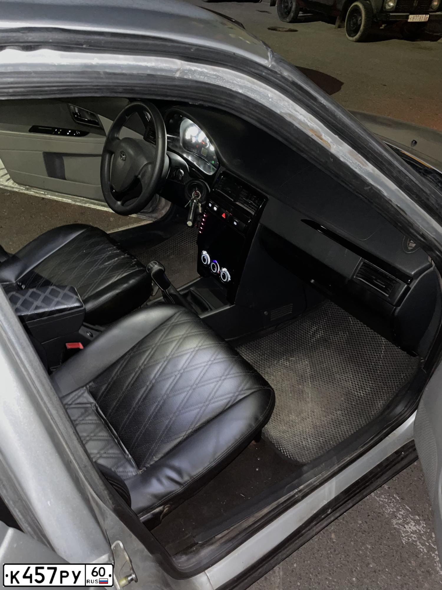 Фото автомобиля LADA 2172 PRIORA, 2008 — госномер К630МА53. Цвет: Светло-Серебристый металлик