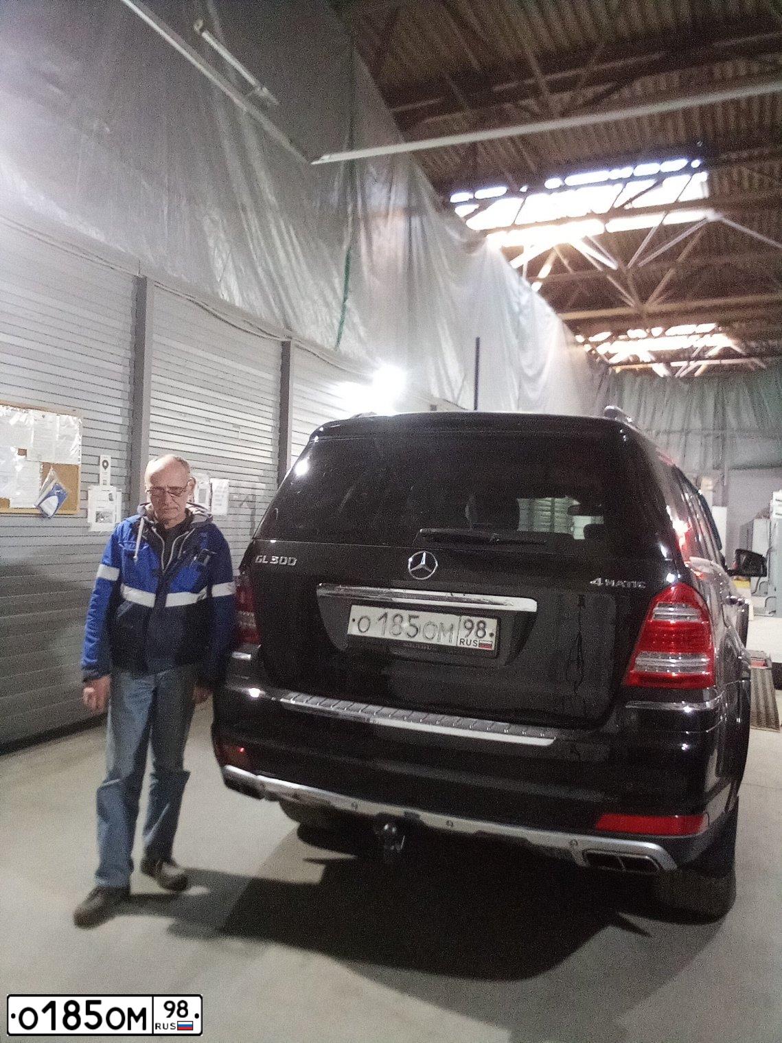Фото автомобиля MERCEDES GL-KLASSE, 2010 — госномер О185ОМ98. Цвет: ЧЕРНЫЙ