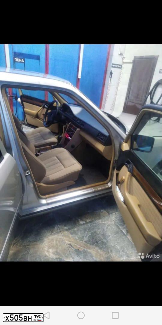 Фото автомобиля MERCEDES E-KLASSE, 1991 — госномер Т654НЕ05. Цвет: Серебристый