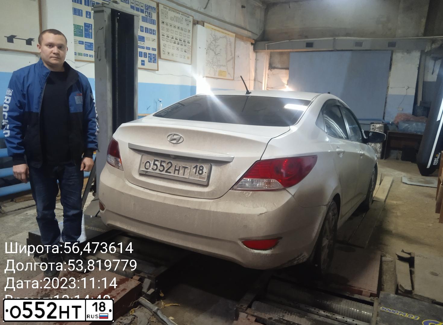 Фото автомобиля HYUNDAI SOLARIS, 2012 — госномер О552НТ18. Цвет: Белый