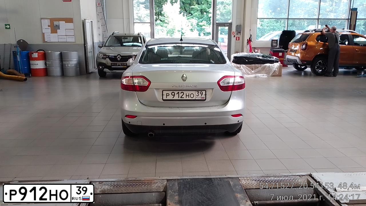 Фото автомобиля RENAULT FLUENCE, 2014 — госномер Р912НО39. Цвет: СВЕТЛО-СЕРЫЙ