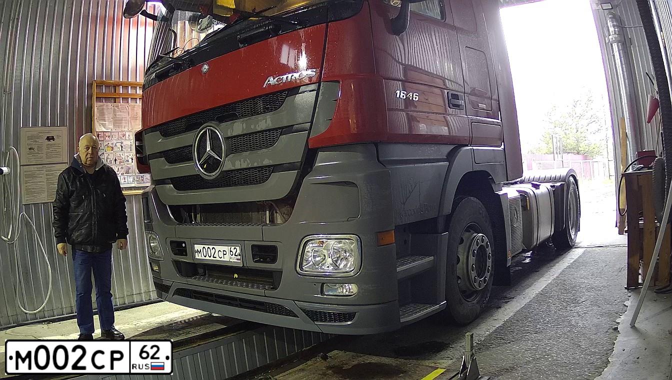 Фото автомобиля MERCEDES ACTROS, 2016 — госномер М002СР62. Цвет: КРАСНЫЙ