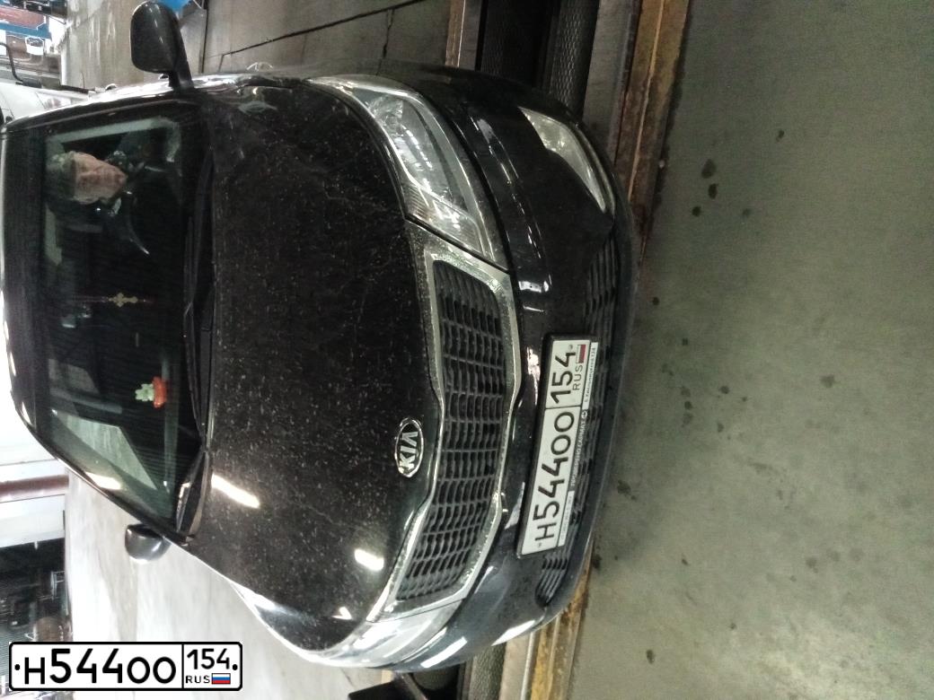 Фото автомобиля KIA RIO, 2013 — госномер Н544ОО154. Цвет: ЧЕРНЫЙ